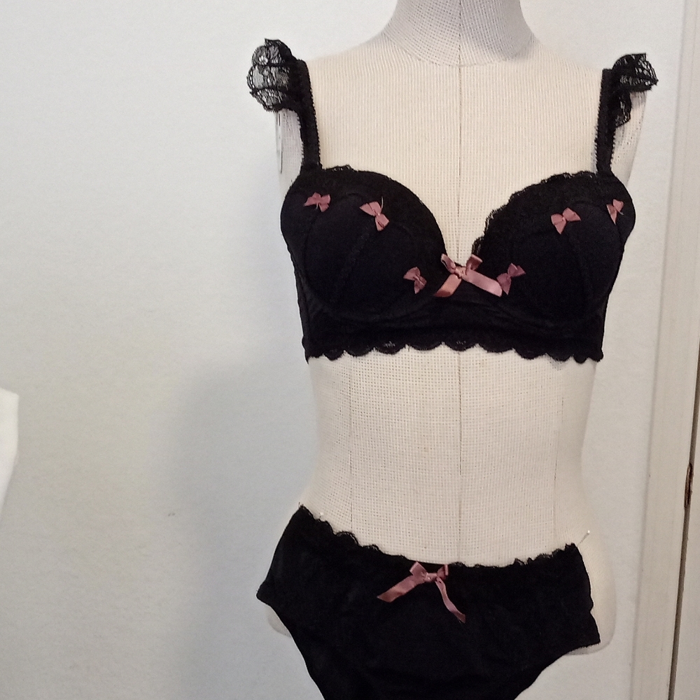 Padded bra and panties set 32B black w/black bows